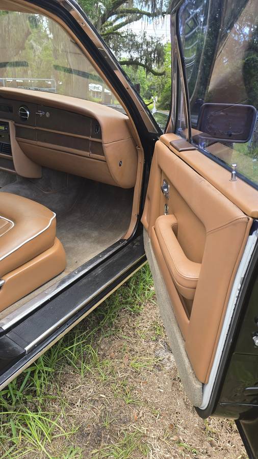 Rolls-royce-Silver-spur-1982-black-13
