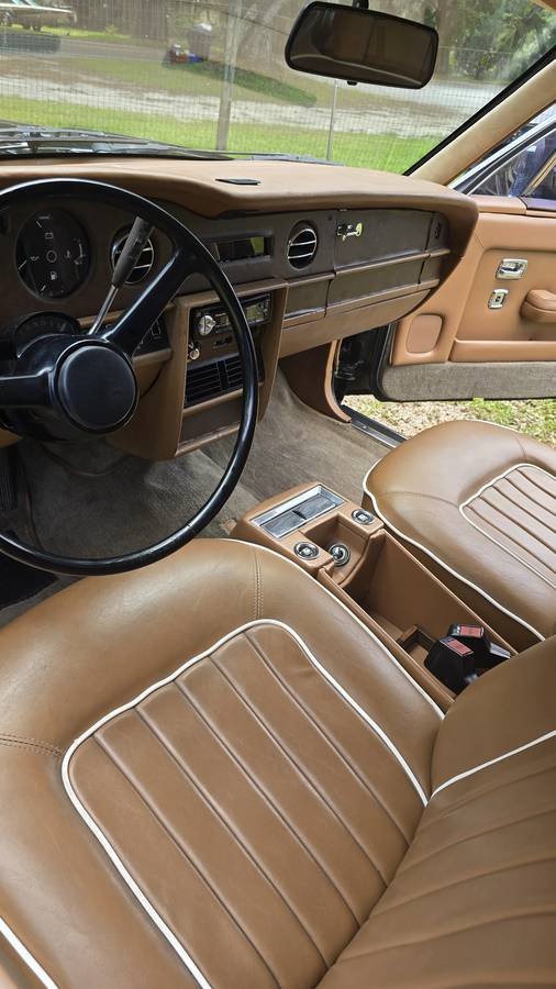 Rolls-royce-Silver-spur-1982-black-15