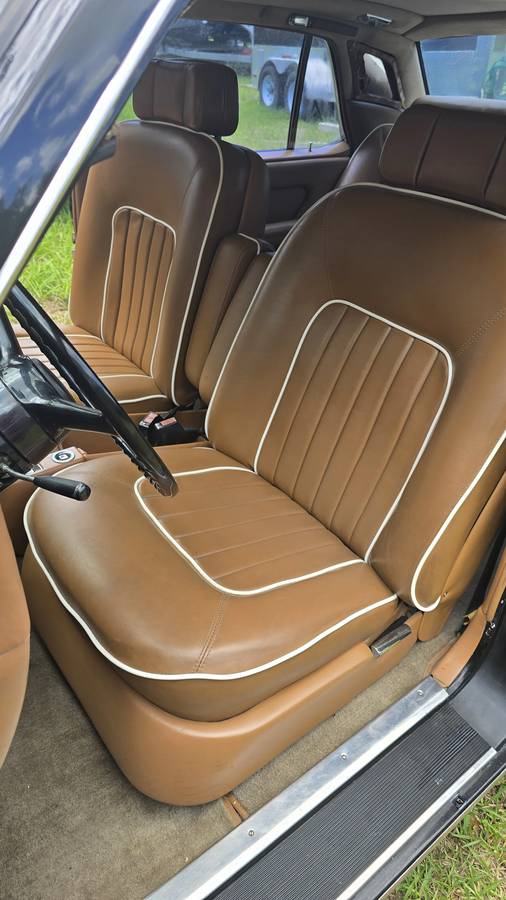 Rolls-royce-Silver-spur-1982-black-17
