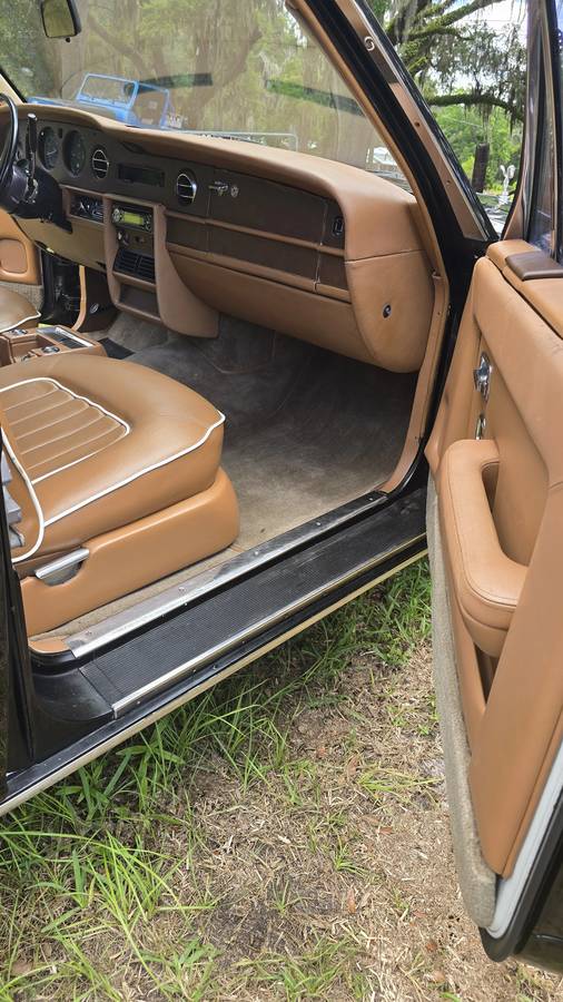Rolls-royce-Silver-spur-1982-black-18