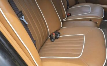 Rolls-royce-Silver-spur-1982-black-6