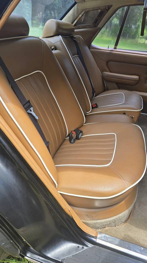 Rolls-royce-Silver-spur-1982-black-6