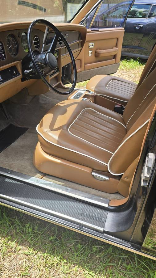 Rolls-royce-Silver-spur-1982-black-7