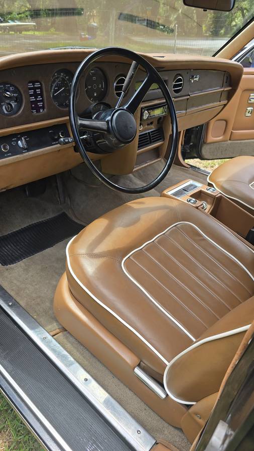 Rolls-royce-Silver-spur-1982-black-8