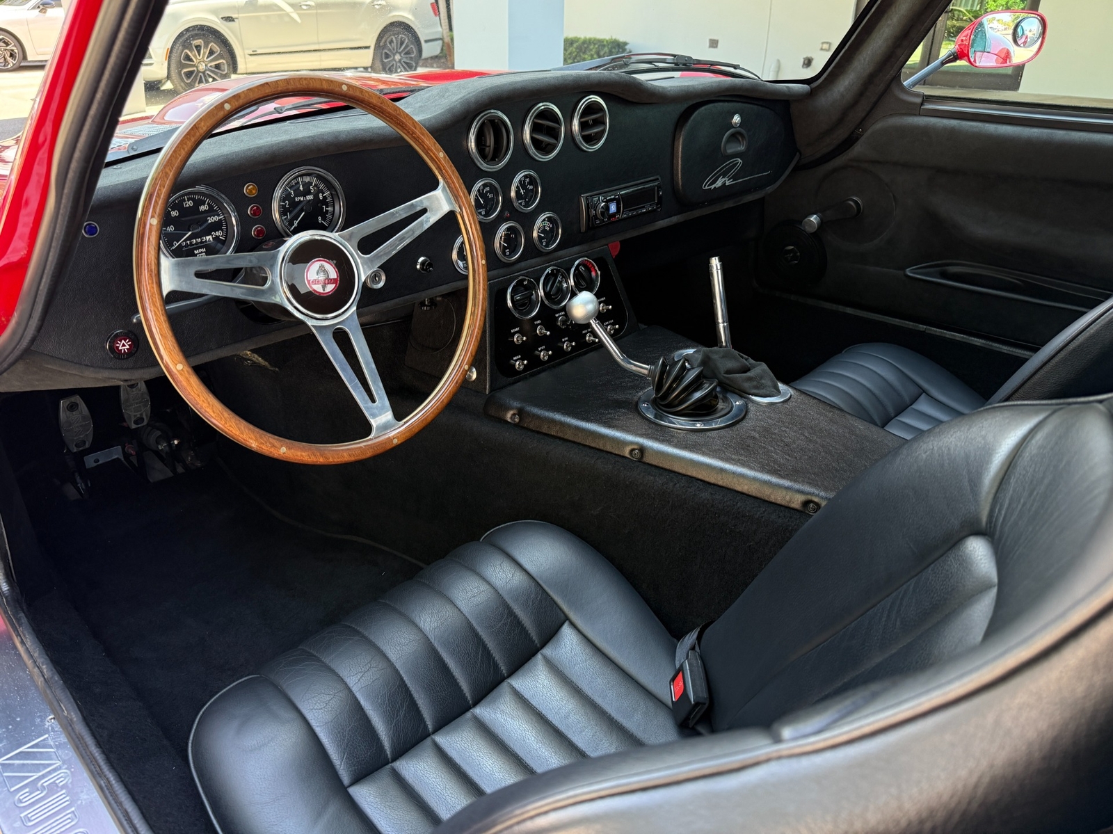 Shelby-Daytona-Coupe-Superformance-1965-2-Door-Coupe-1