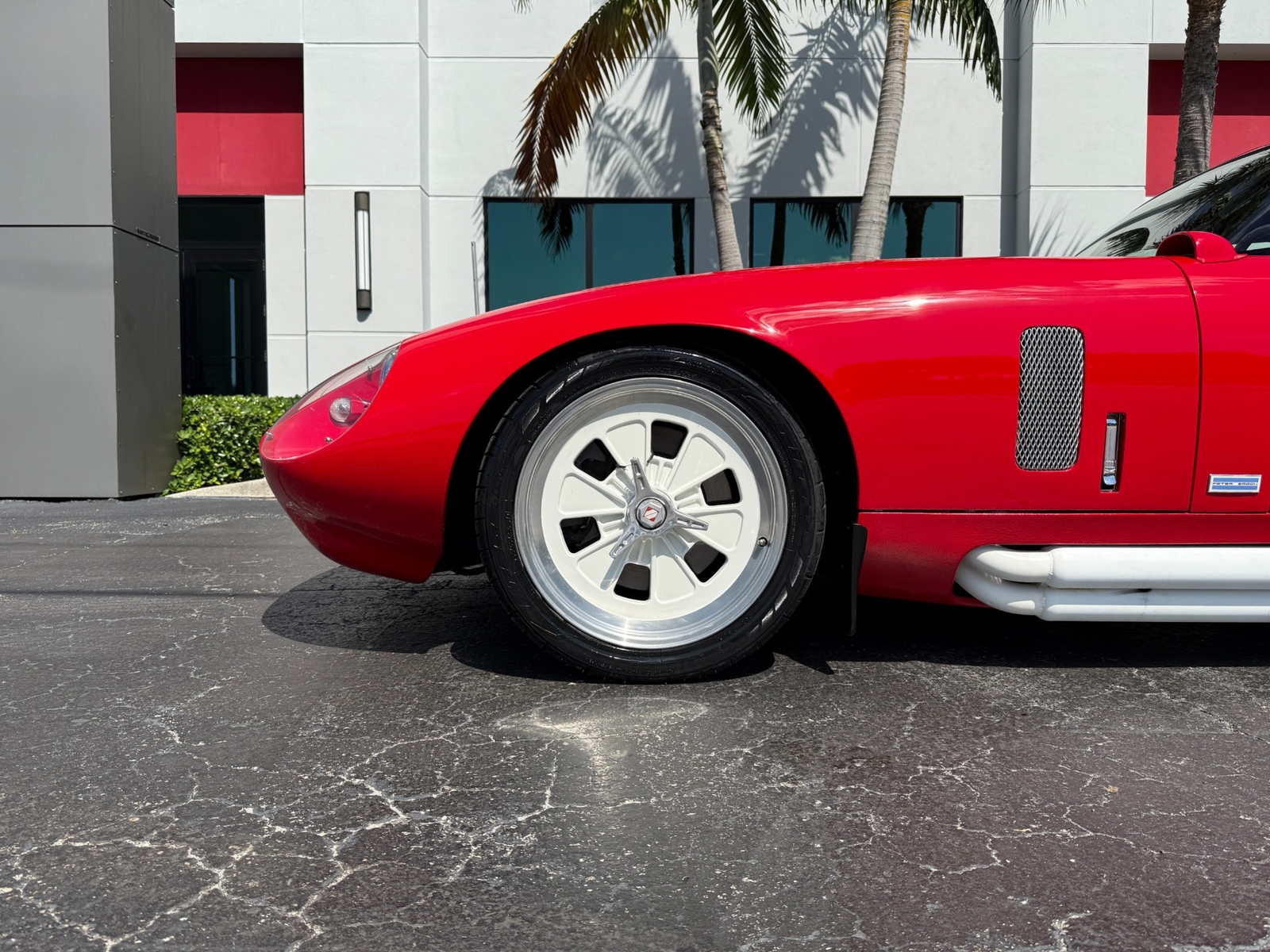 Shelby-Daytona-Coupe-Superformance-1965-2-Door-Coupe-23