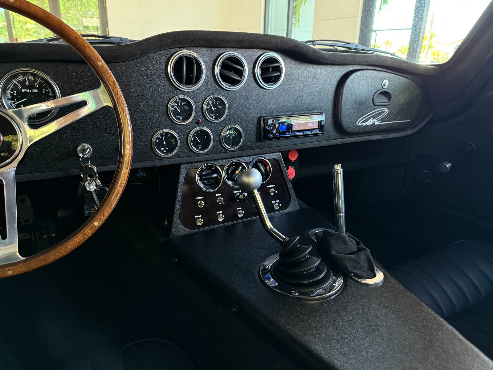 Shelby-Daytona-Coupe-Superformance-1965-2-Door-Coupe-33