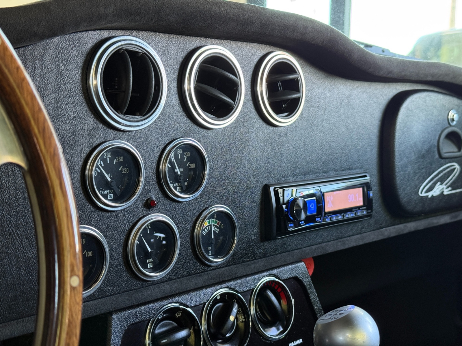 Shelby-Daytona-Coupe-Superformance-1965-2-Door-Coupe-35