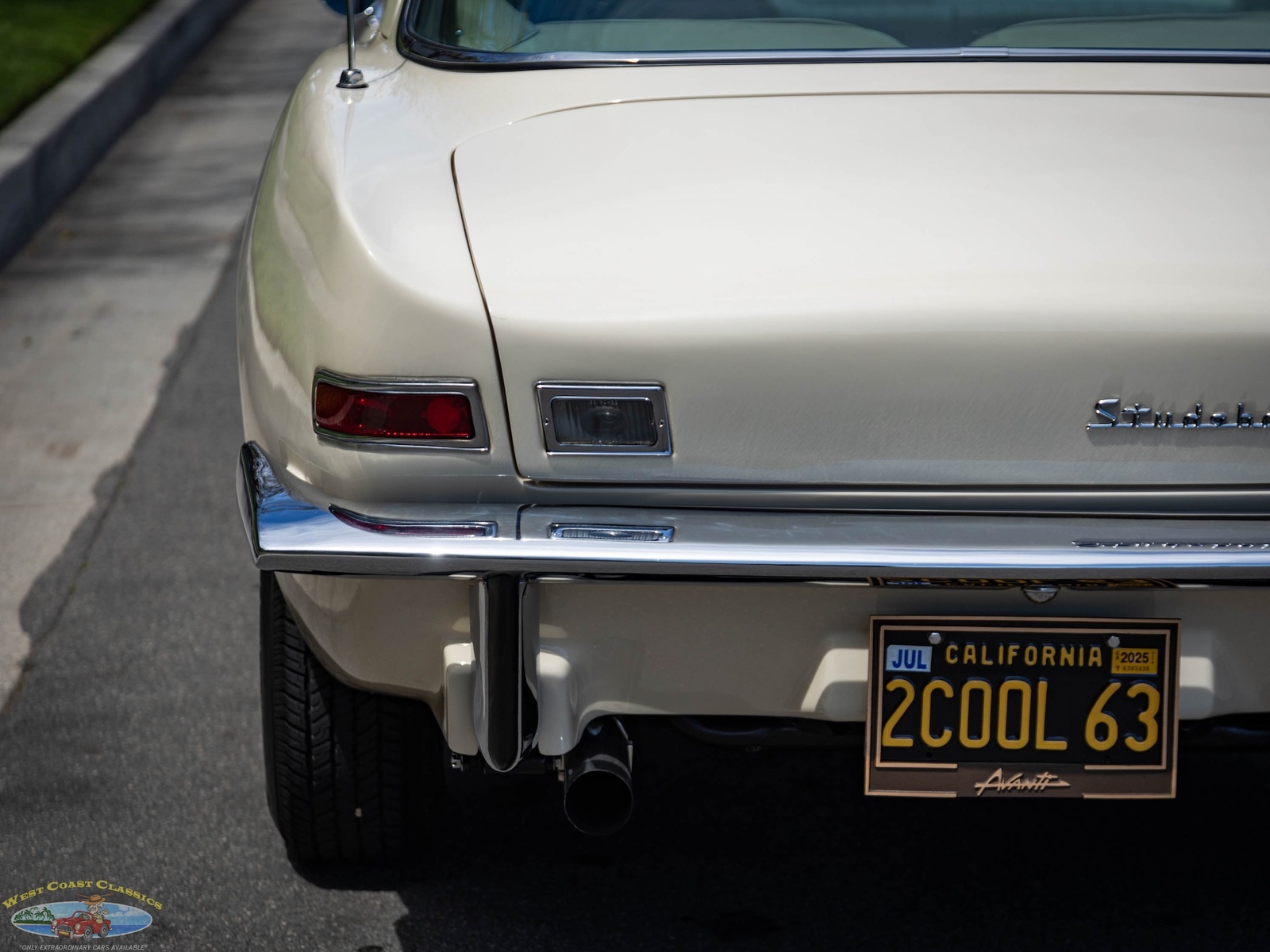 Studebaker-Avanti-1963-2-Door-Coupe-17