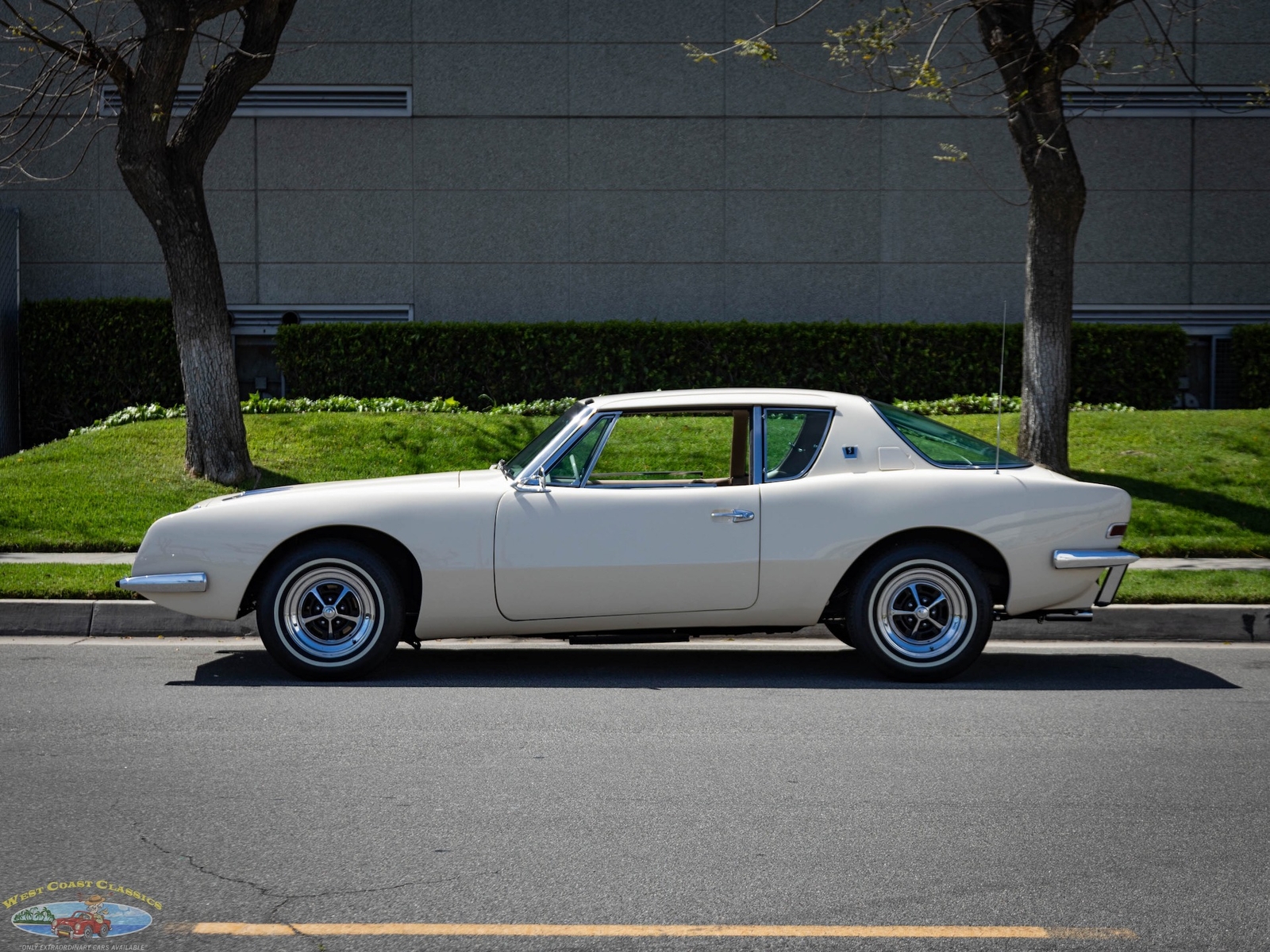 Studebaker-Avanti-1963-2-Door-Coupe-2