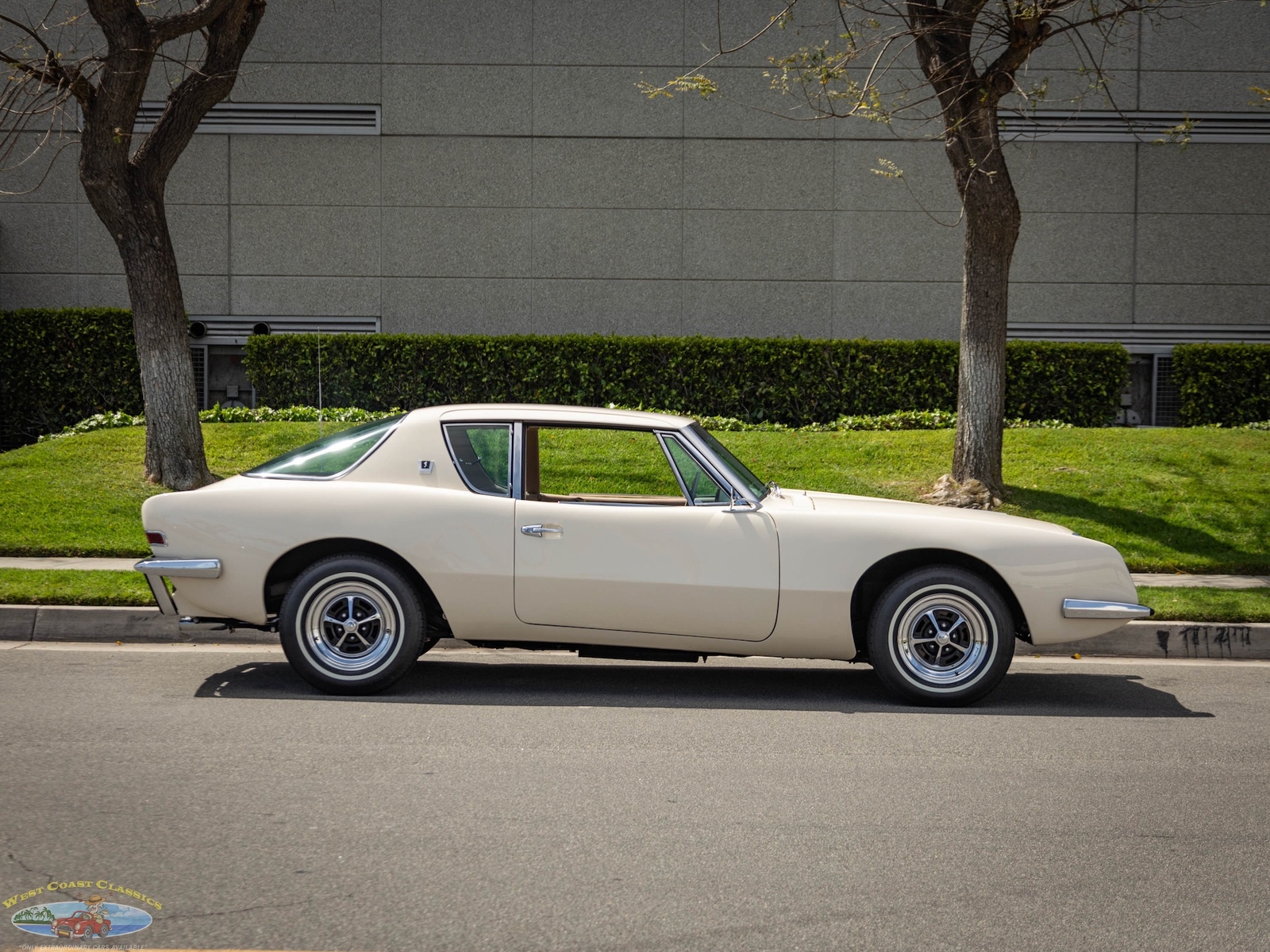 Studebaker-Avanti-1963-2-Door-Coupe-5
