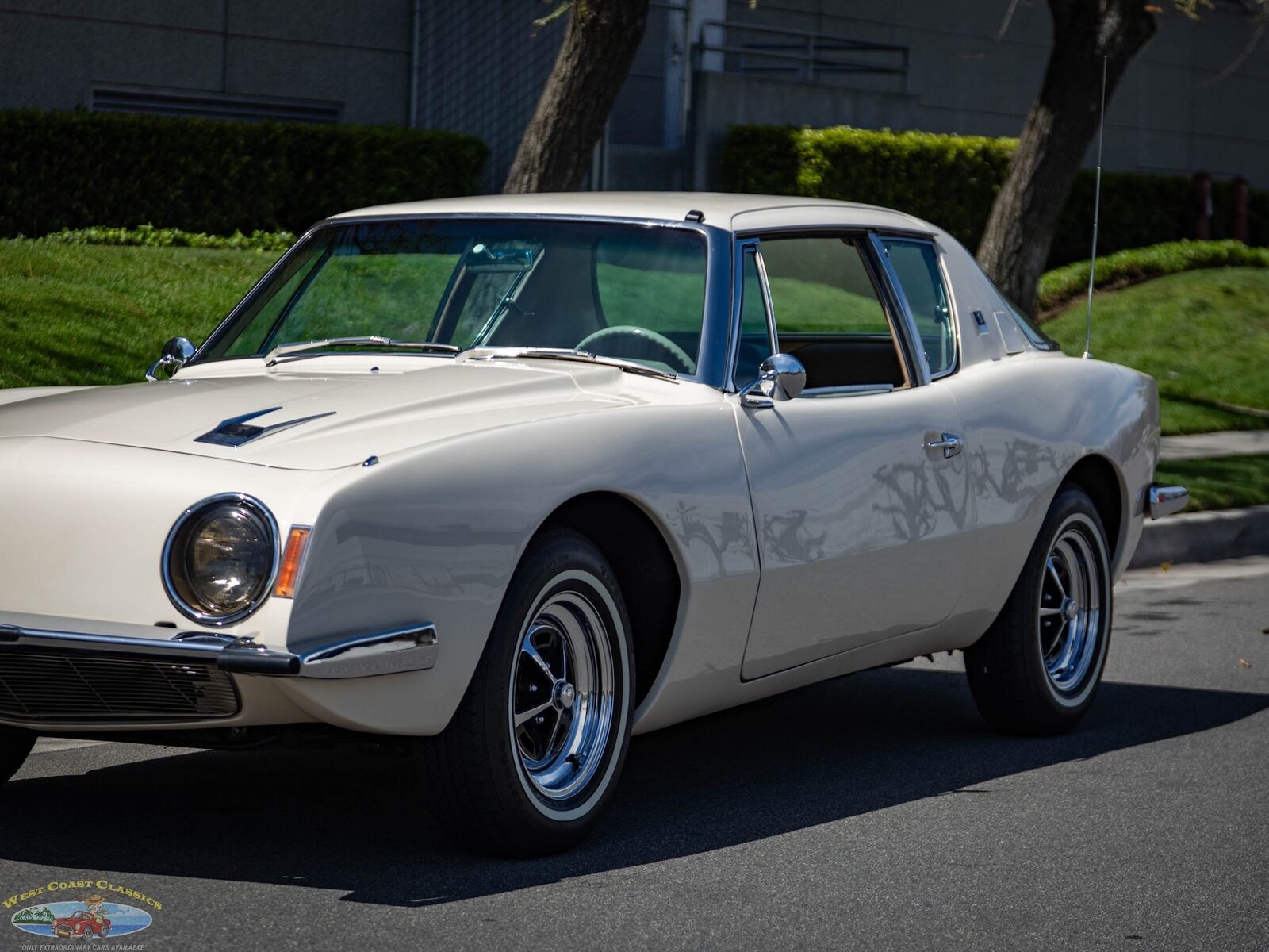 Studebaker-Avanti-1963-2-Door-Coupe-8