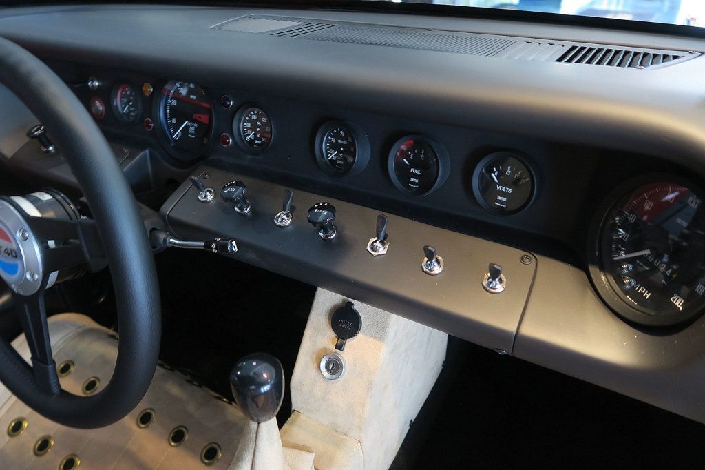 Superformance-GT40-1965-Coupe-8