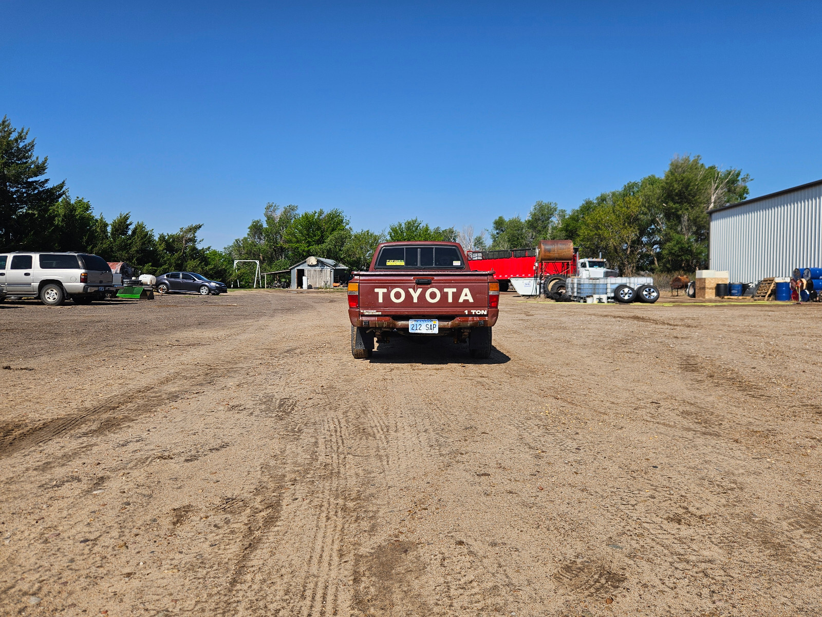 Toyota-1-Ton-Pickup-1985-3