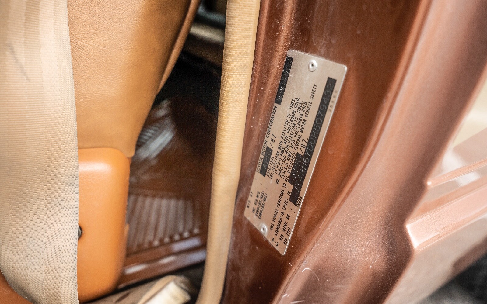 Toyota-12-Ton-Pickup-1987-12