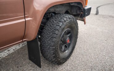 Toyota-12-Ton-Pickup-1987-18