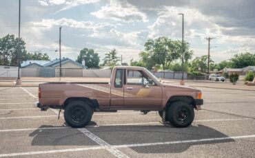 Toyota-12-Ton-Pickup-1987-2