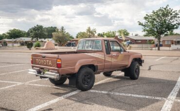 Toyota-12-Ton-Pickup-1987-3