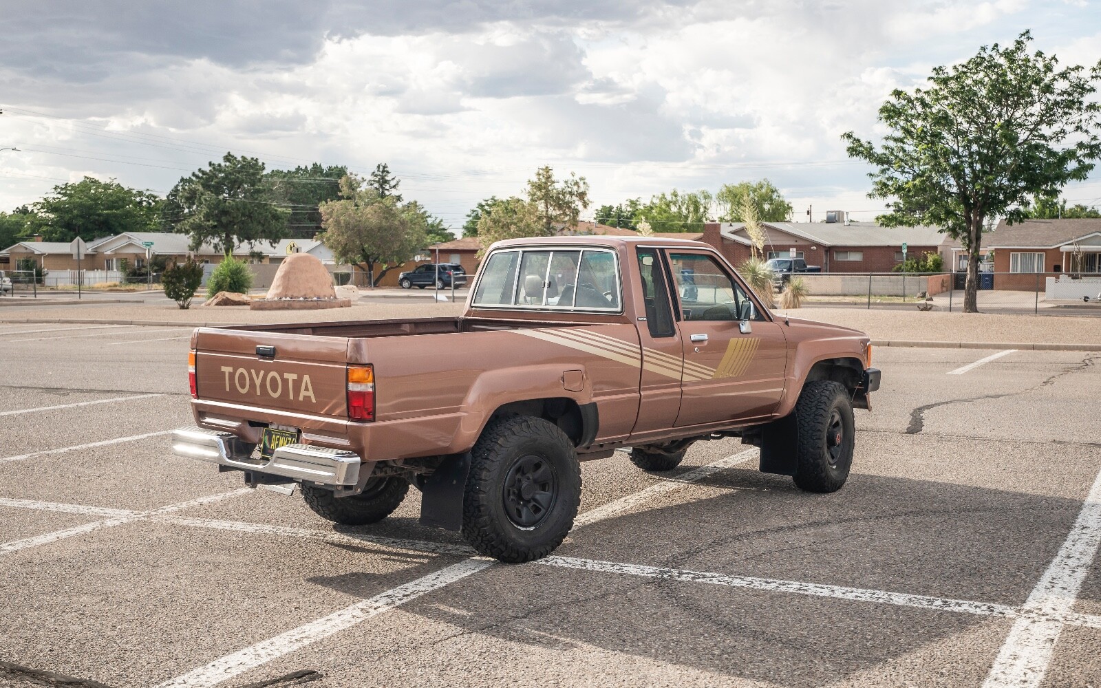 Toyota-12-Ton-Pickup-1987-3