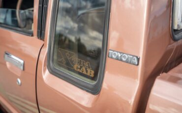 Toyota-12-Ton-Pickup-1987-8