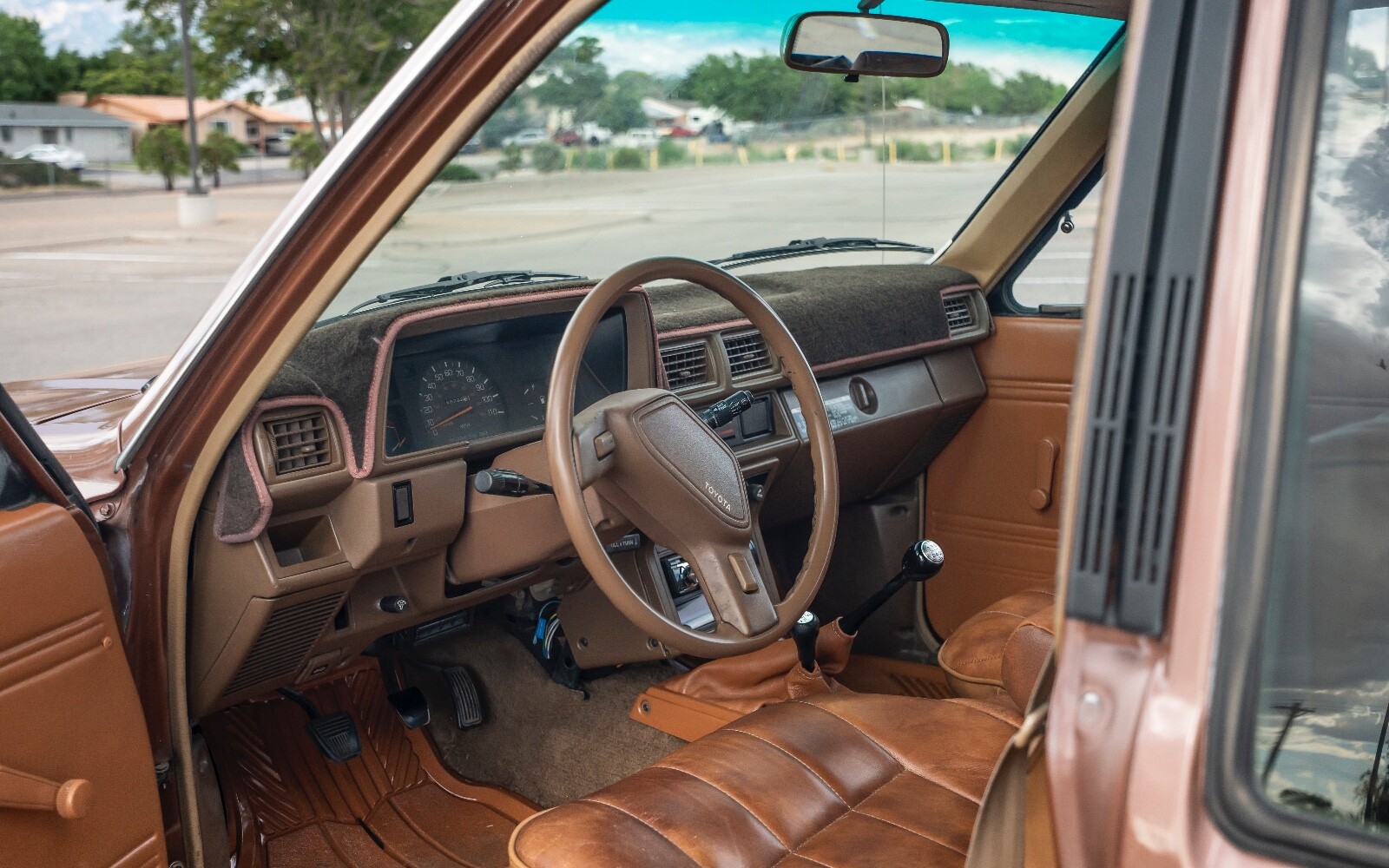 Toyota-12-Ton-Pickup-1987-9