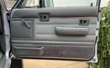 Toyota-4Runner-1988-SUV-17