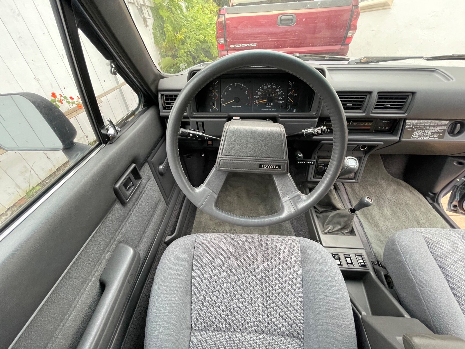 Toyota-4Runner-1988-SUV-24