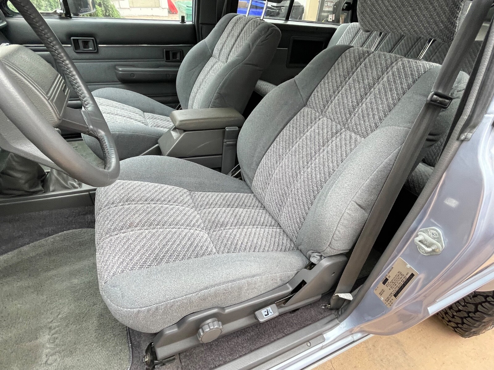 Toyota-4Runner-1988-SUV-27