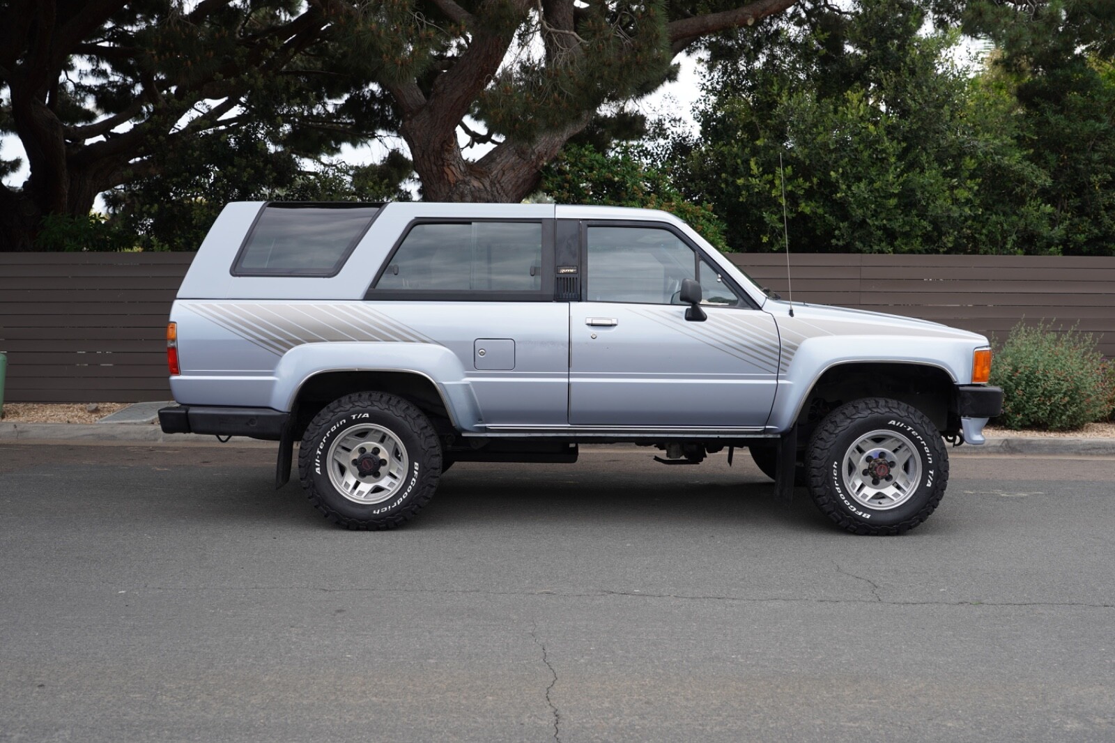 Toyota-4Runner-1988-SUV-9