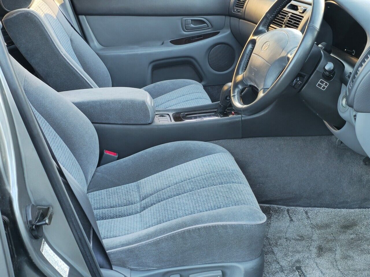 Toyota-Aristo-1995-Sedan-30