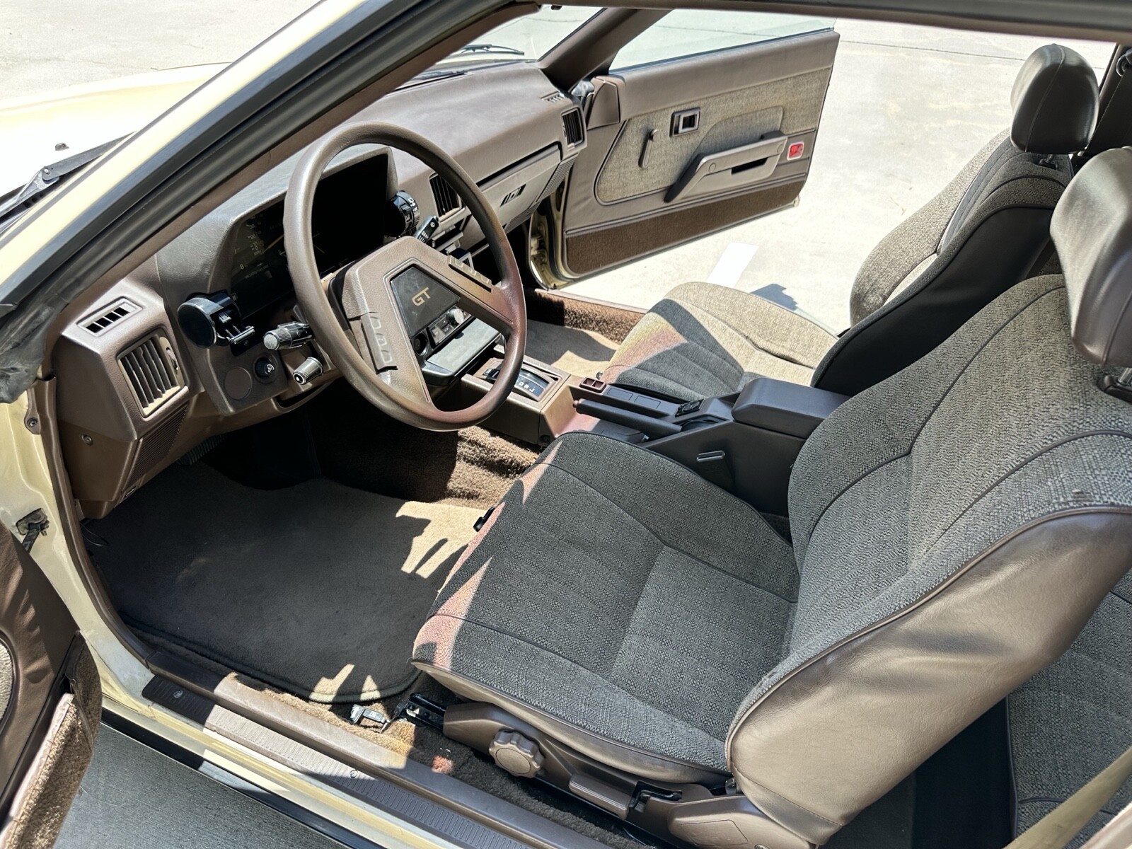 Toyota-Celica-1983-Hatchback-18