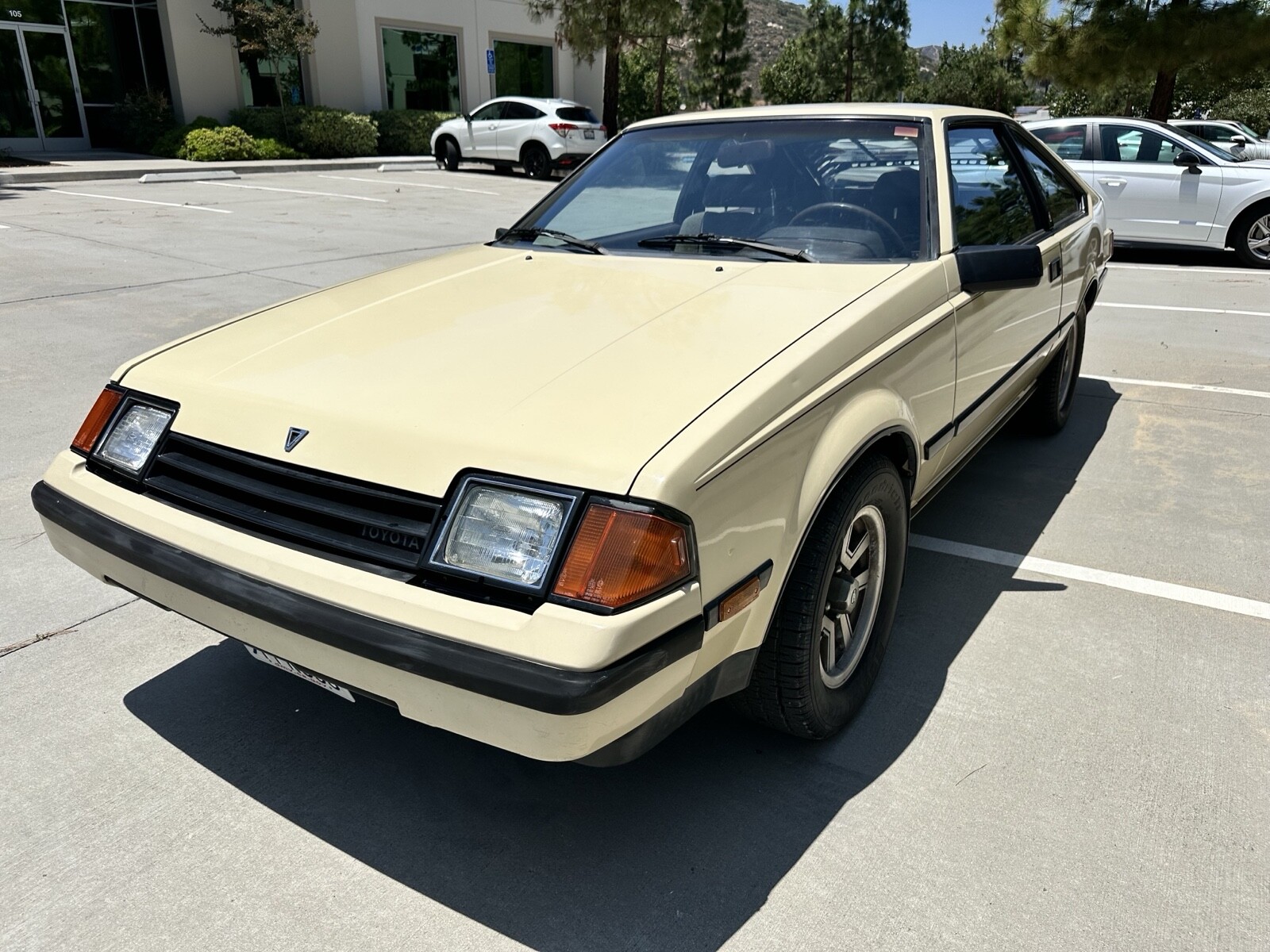 Toyota-Celica-1983-Hatchback-2
