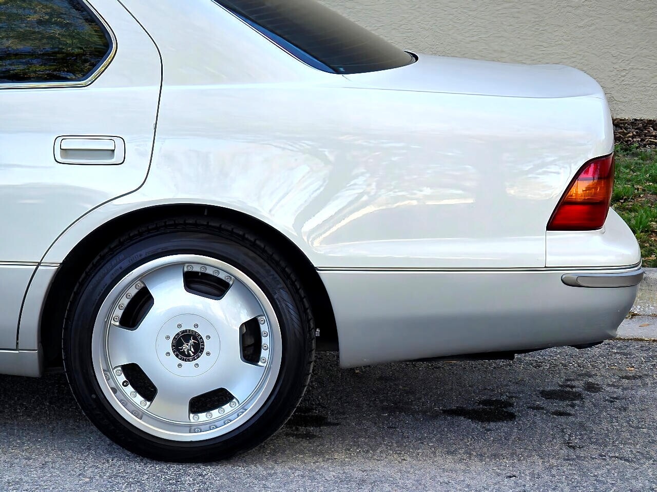 Toyota-Celsior-1995-Sedan-15