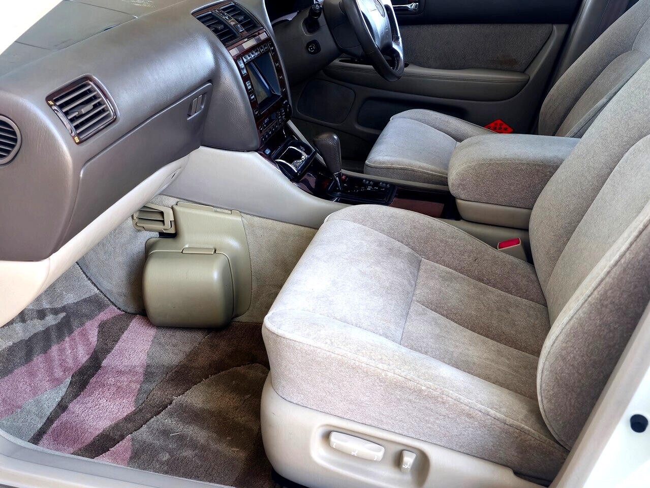 Toyota-Celsior-1995-Sedan-26