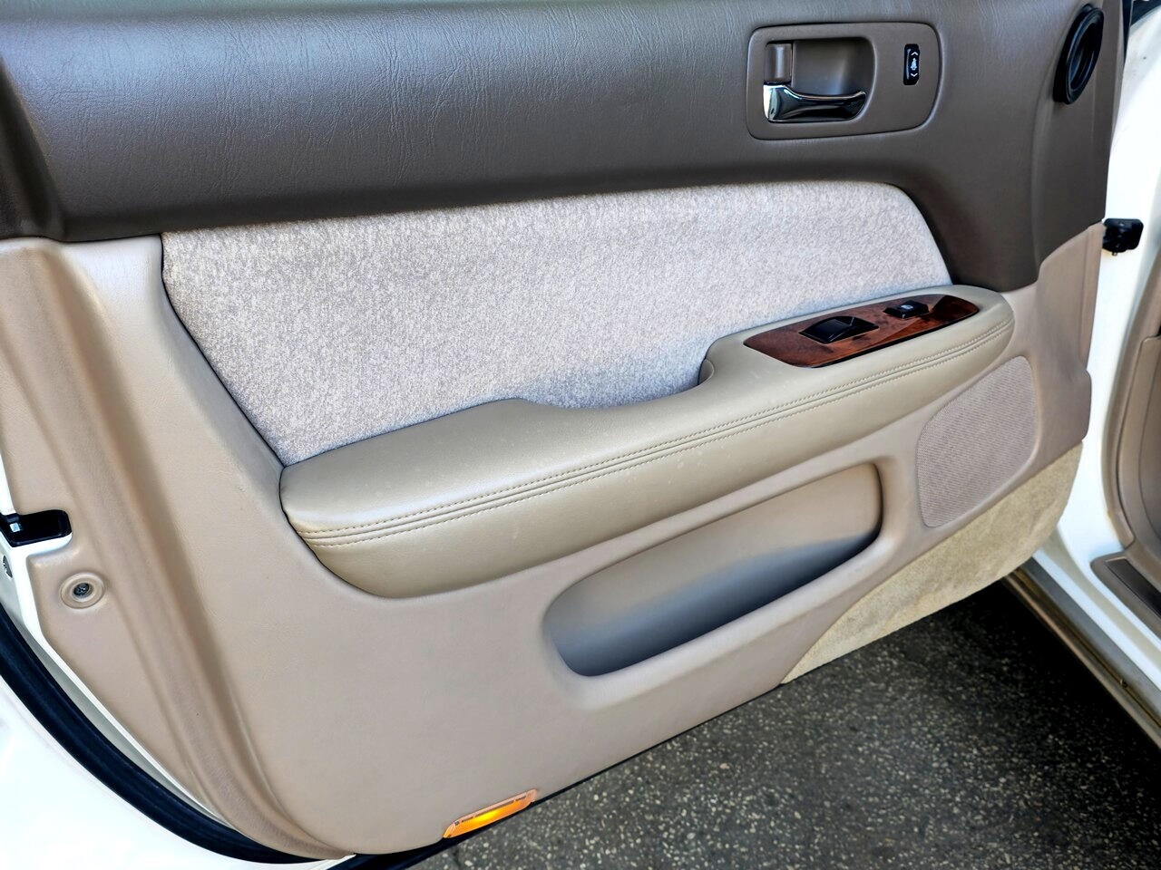 Toyota-Celsior-1995-Sedan-37