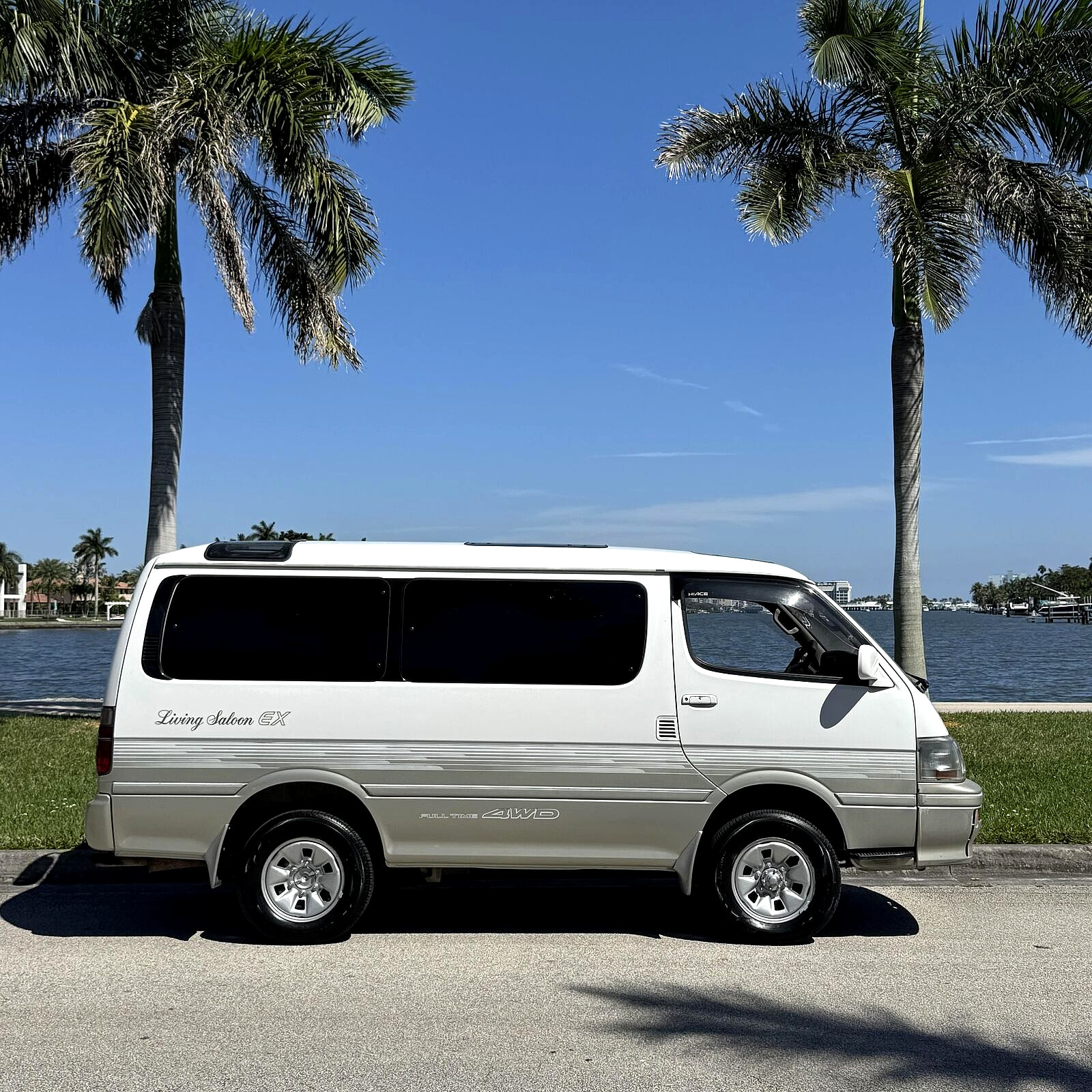 Toyota HIACE 1995 Minivan