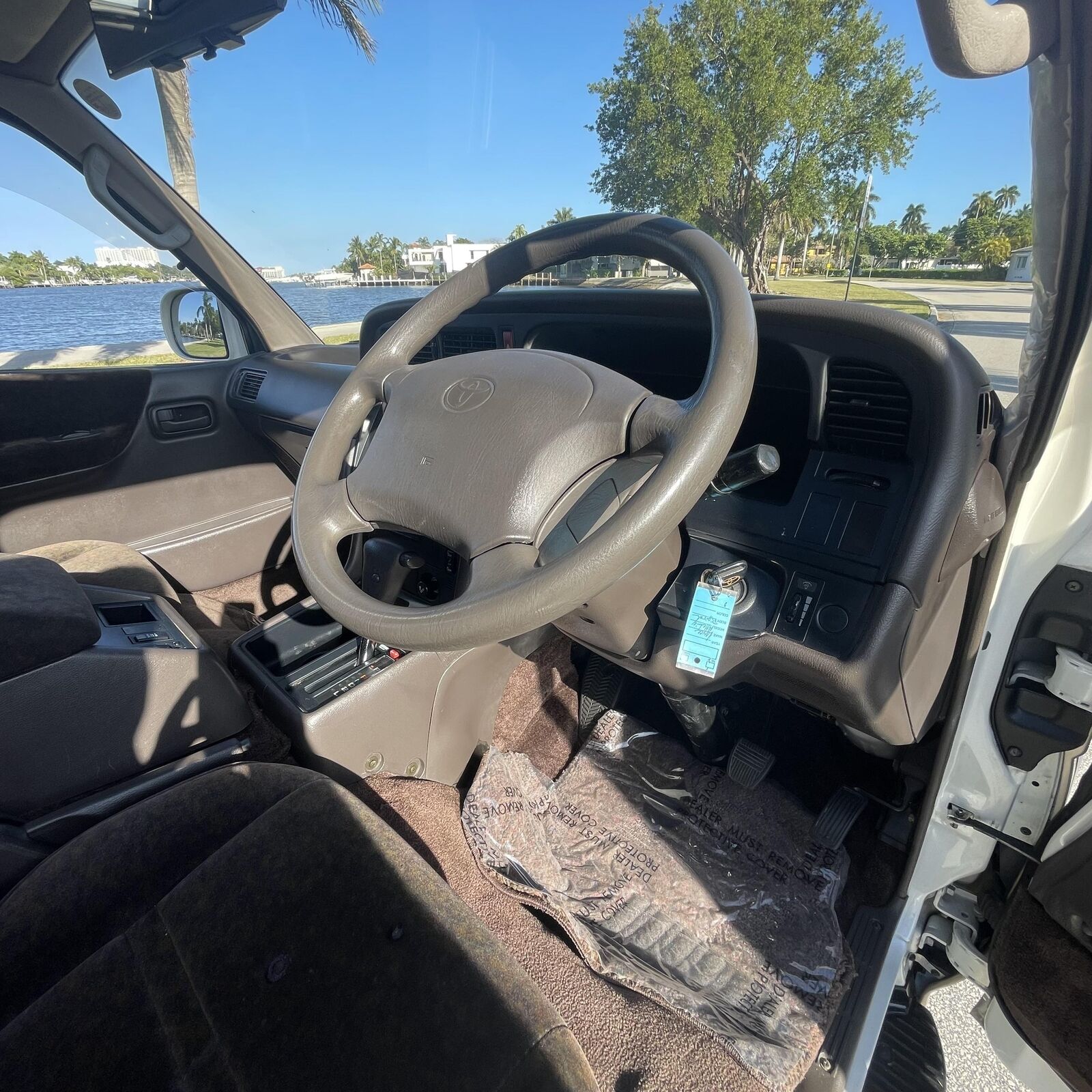 Toyota-Hiace-1994-Minivan-17