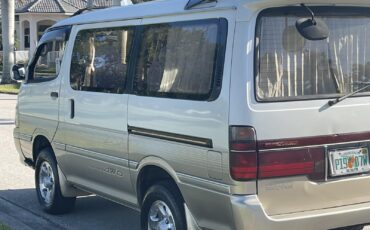 Toyota-Hiace-1994-Minivan-8