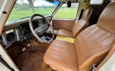 Toyota-Hilux-1979-12