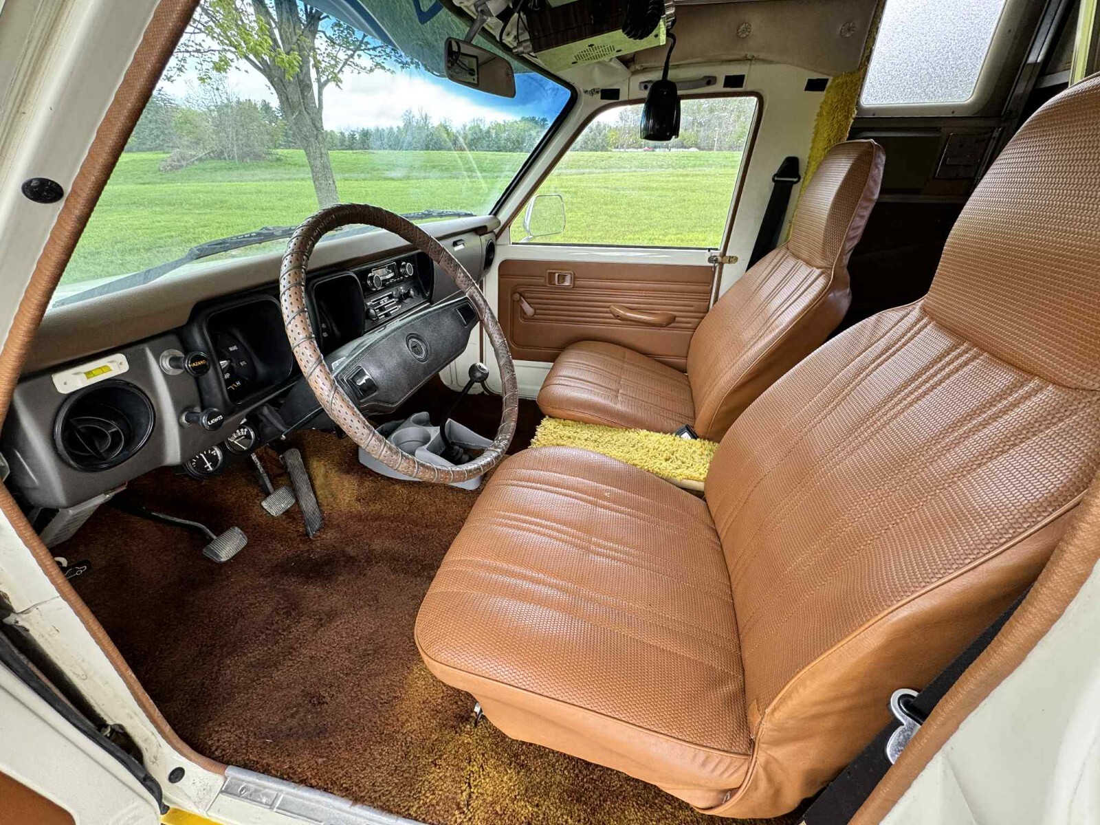 Toyota-Hilux-1979-12