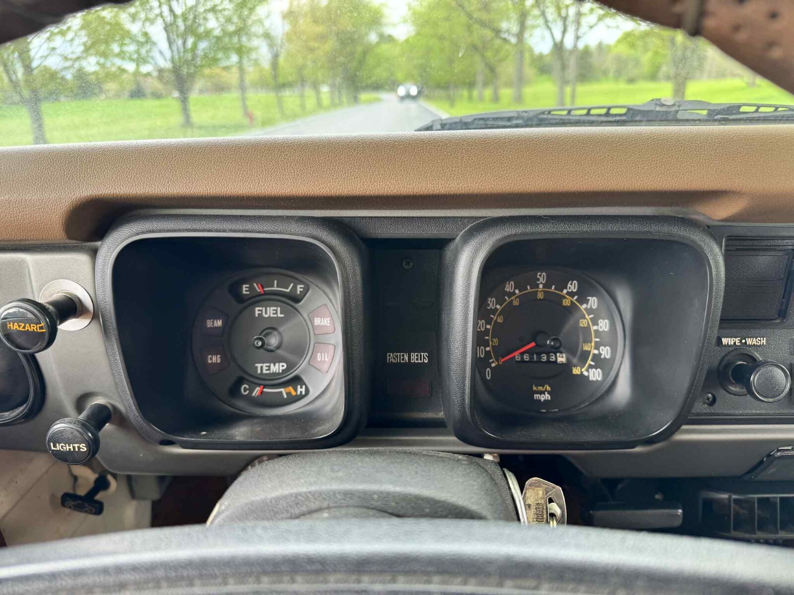 Toyota-Hilux-1979-13