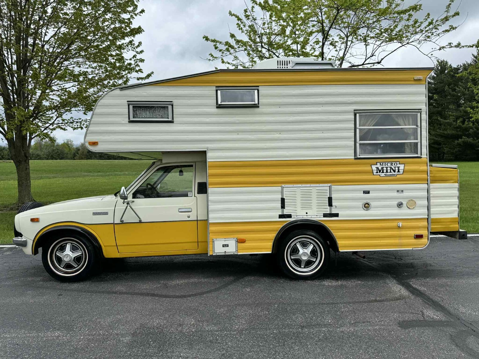 Toyota-Hilux-1979-3