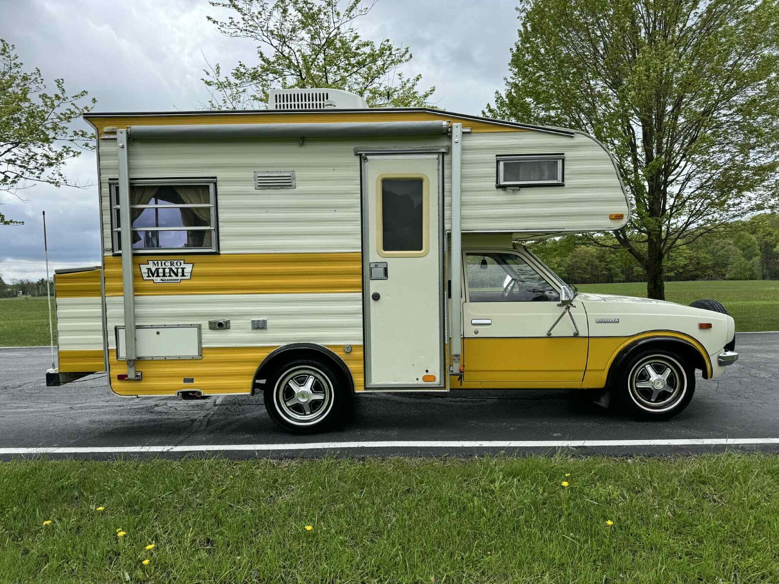 Toyota-Hilux-1979-7