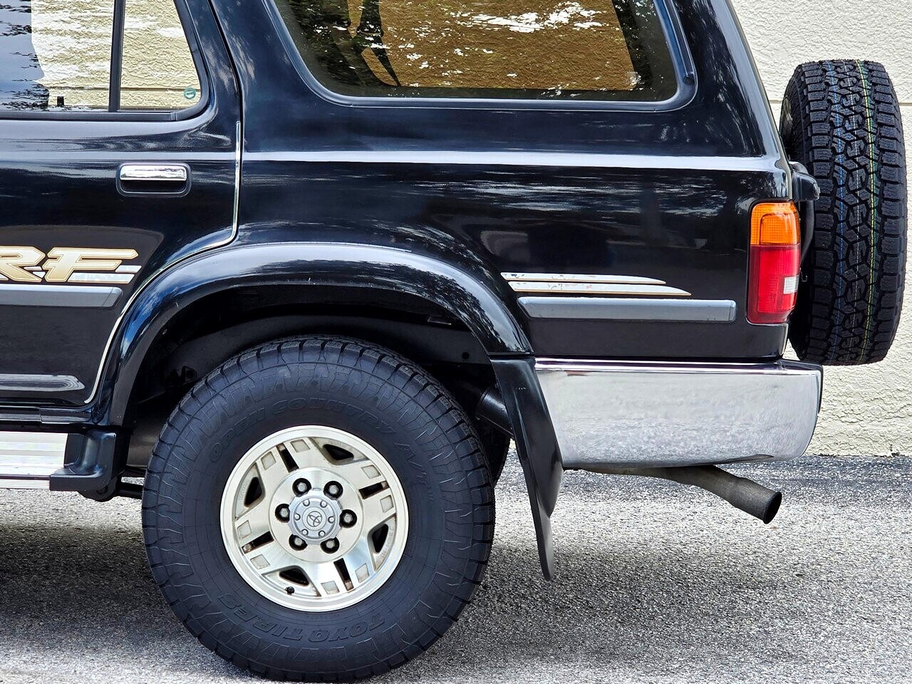 Toyota-Hilux-Surf-1995-SUV-12