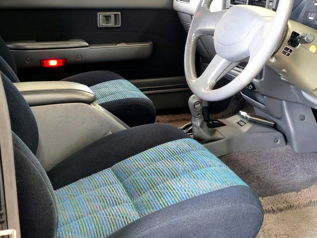 Toyota-Hilux-Surf-1995-SUV-37