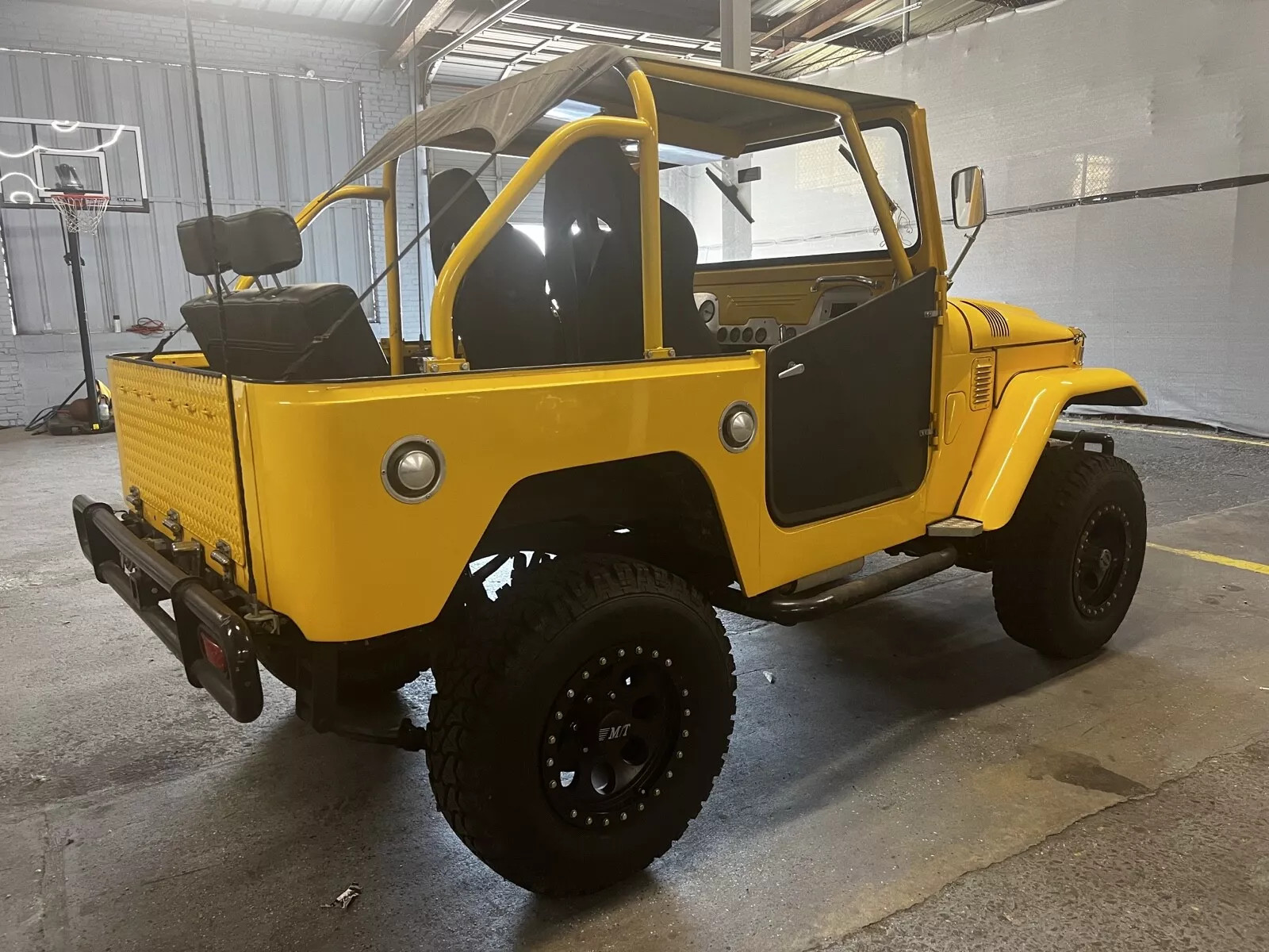 Toyota-Land-Cruiser-1967-8