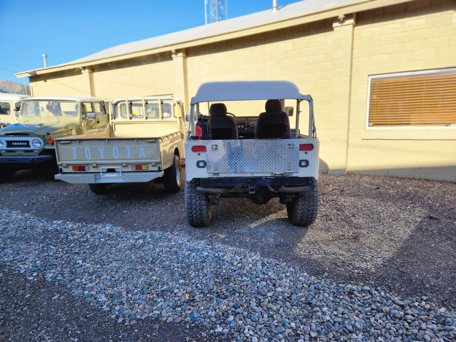 Toyota-Land-Cruiser-1969-11