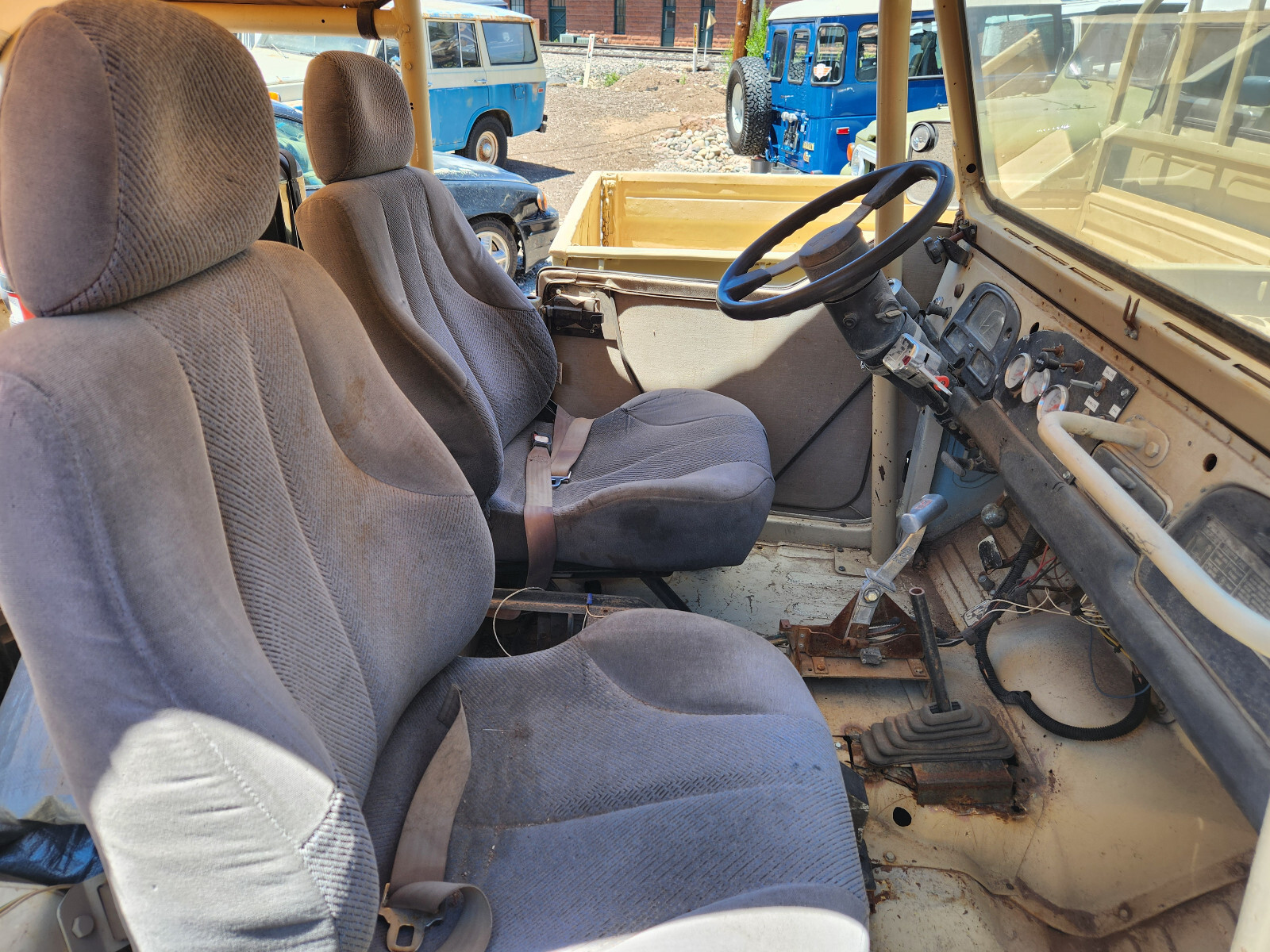 Toyota-Land-Cruiser-1969-14