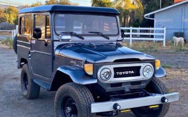 Toyota-Land-Cruiser-1970-SUV-2