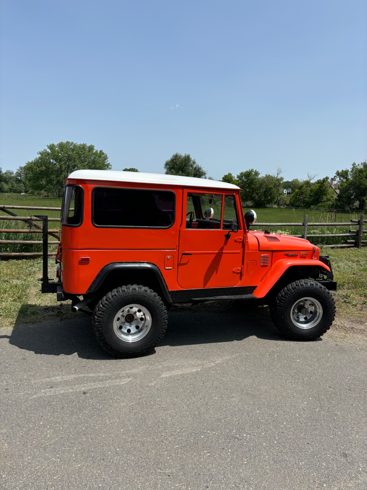 Toyota-Land-Cruiser-1973-SUV-11
